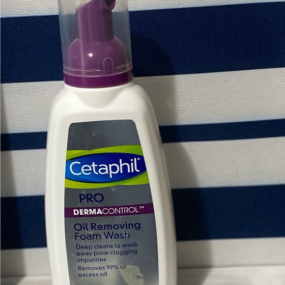 Bundle of facial cleansers - Picture 7 of 9